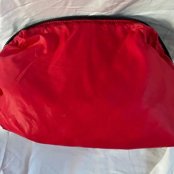 MZ Wallace Red and Black Graffiti Hearts Quilted Women's Cosmetic Bag Pouch Set - Picture 5 of 7